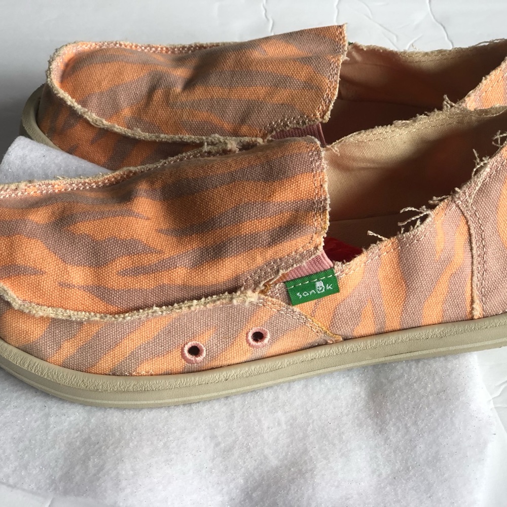 Sanuk sandal nwt - Picture 3 of 8